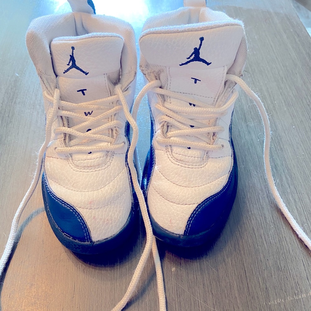 Jordan 12s little boy size 11c